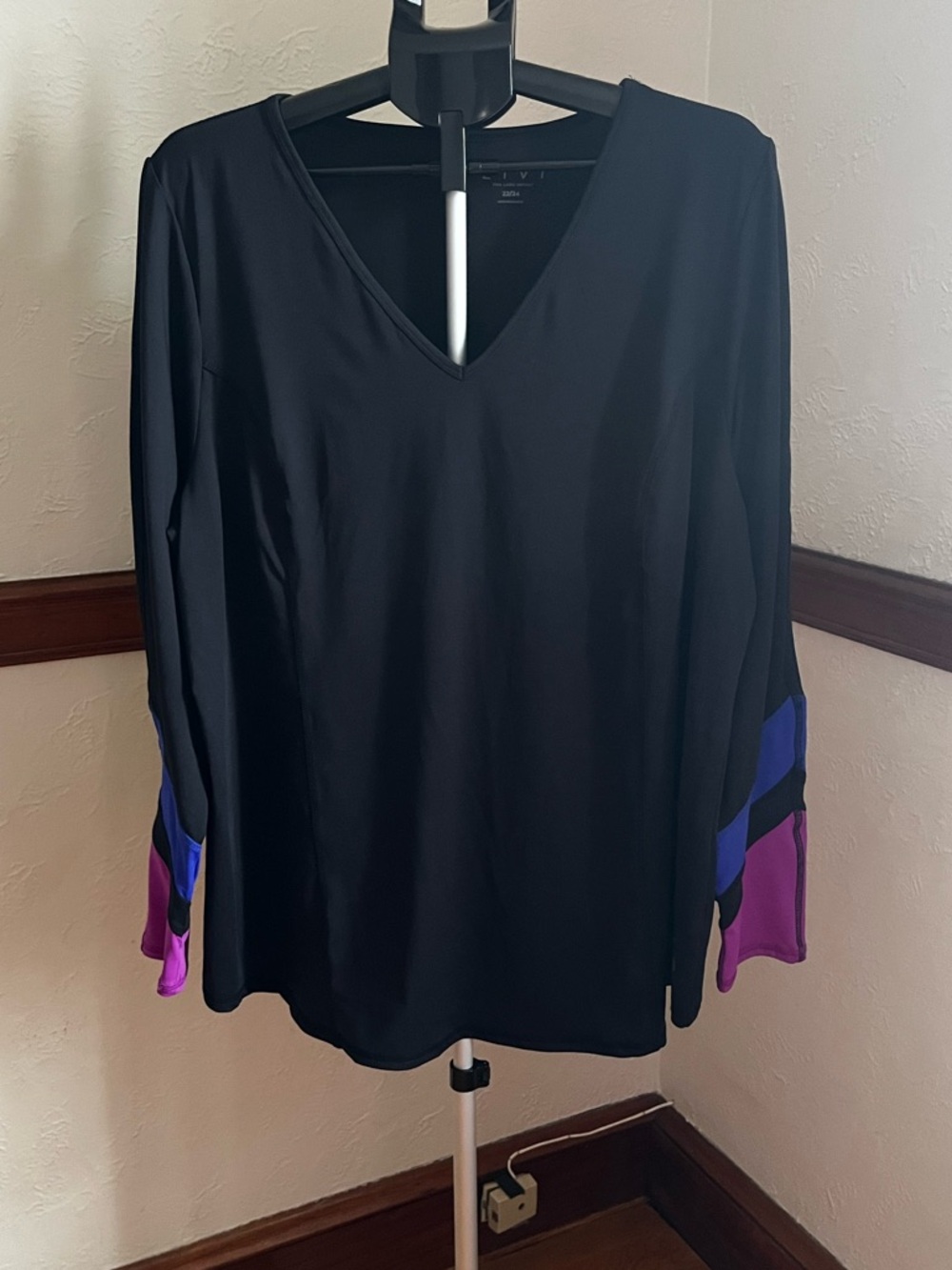 Livi Active by Lane Bryant - Black V-Neck Long Sleeve Top size 22/24